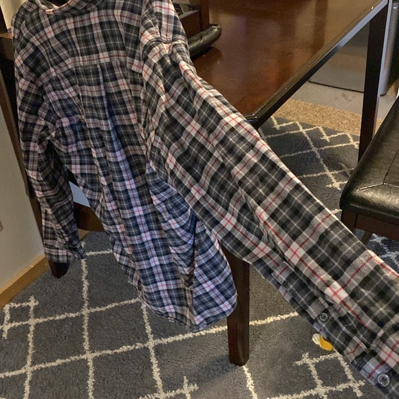 Eddie Bauer XL Flannel. Classic fit - Picture 6 of 6